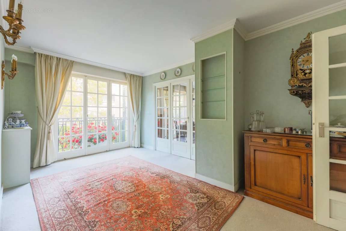 Appartement à NEUILLY-SUR-SEINE