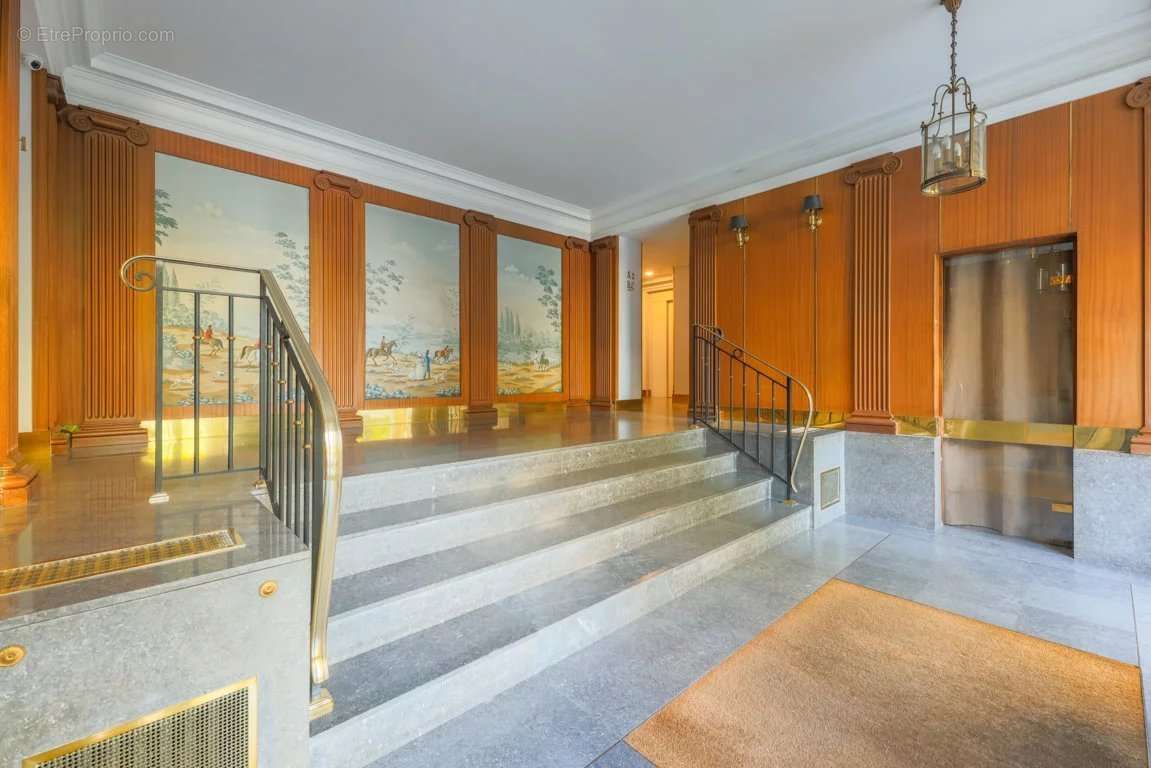 Appartement à NEUILLY-SUR-SEINE