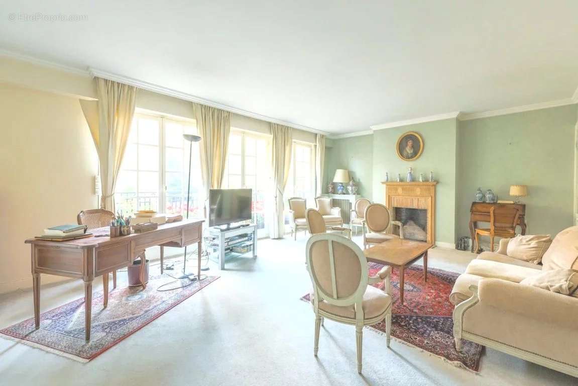 Appartement à NEUILLY-SUR-SEINE