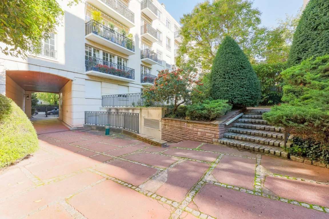 Appartement à NEUILLY-SUR-SEINE