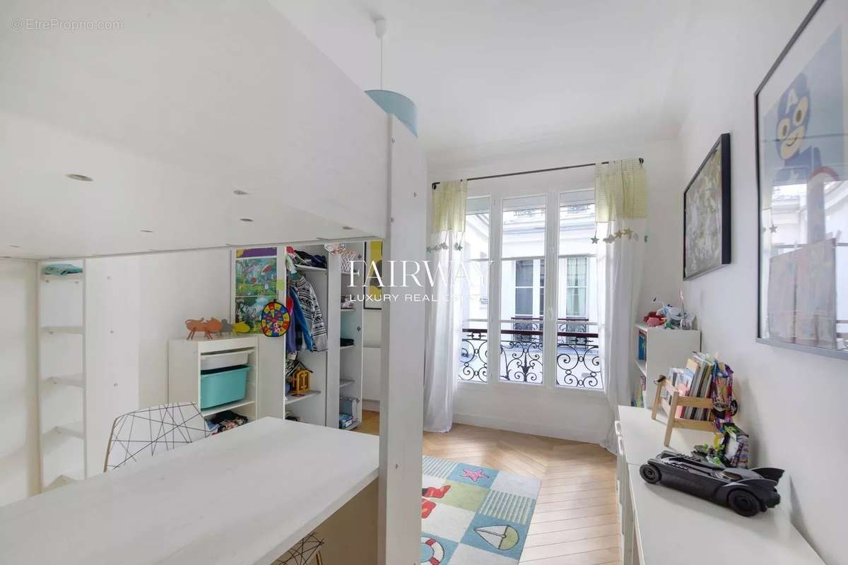 Appartement à PARIS-8E