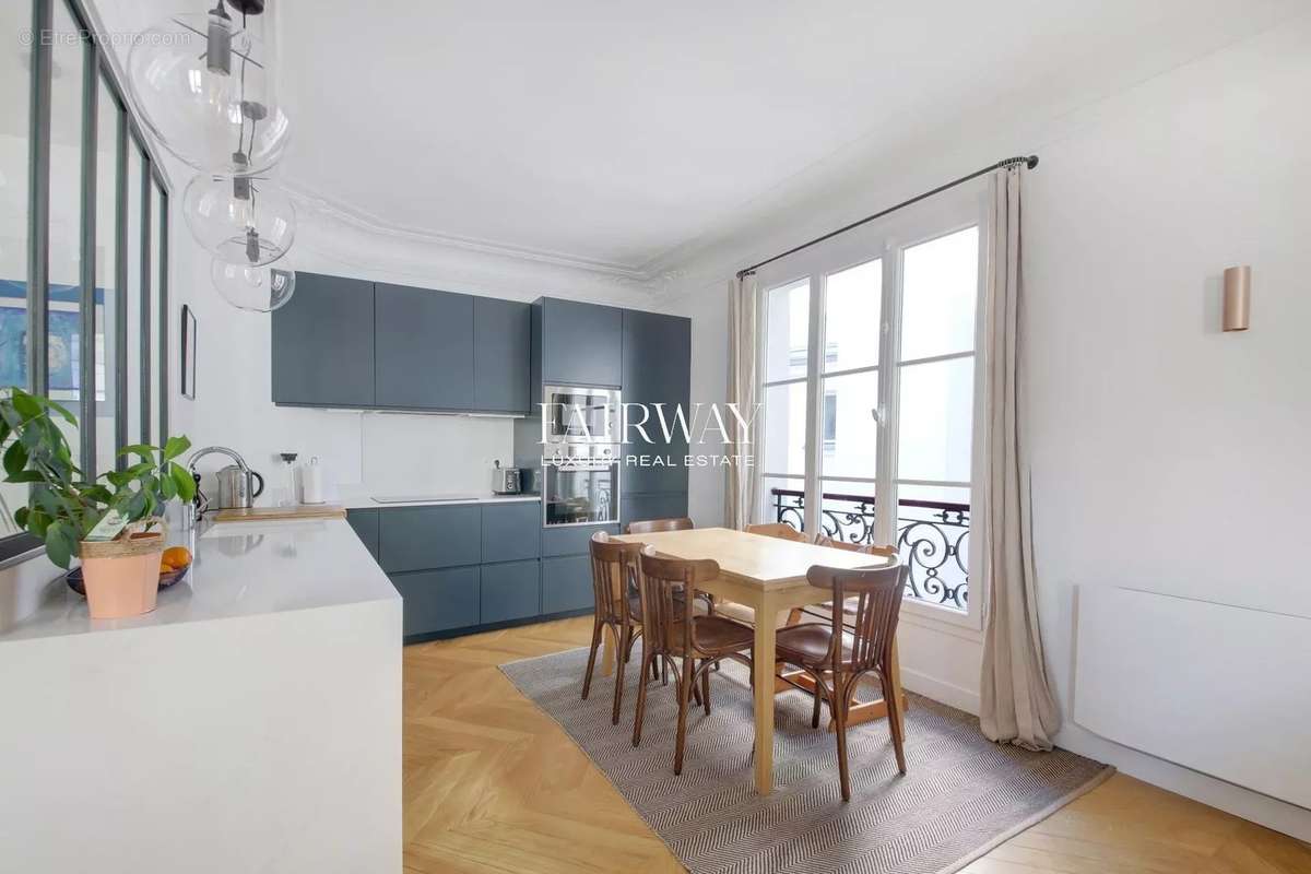 Appartement à PARIS-8E