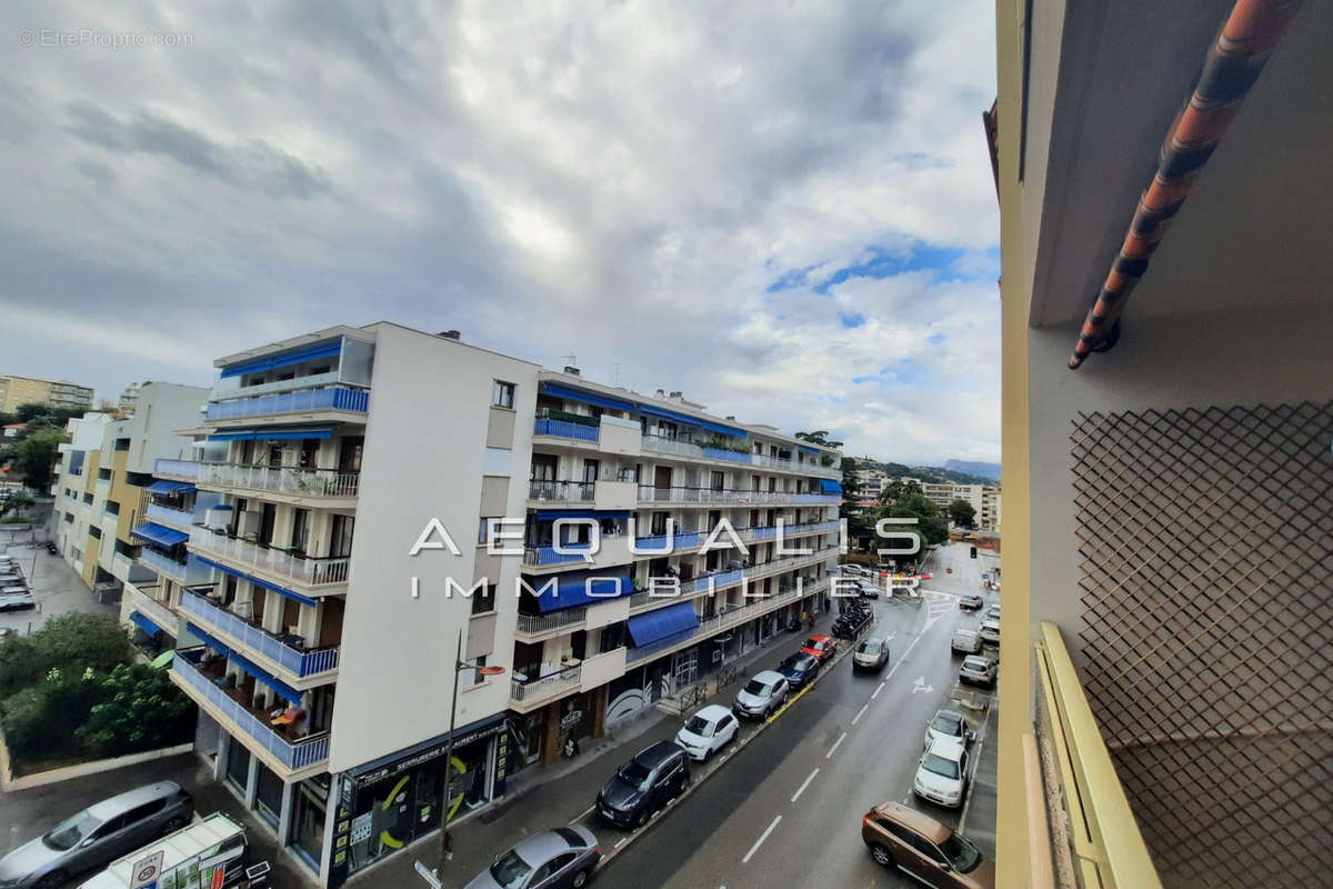 Appartement à SAINT-LAURENT-DU-VAR