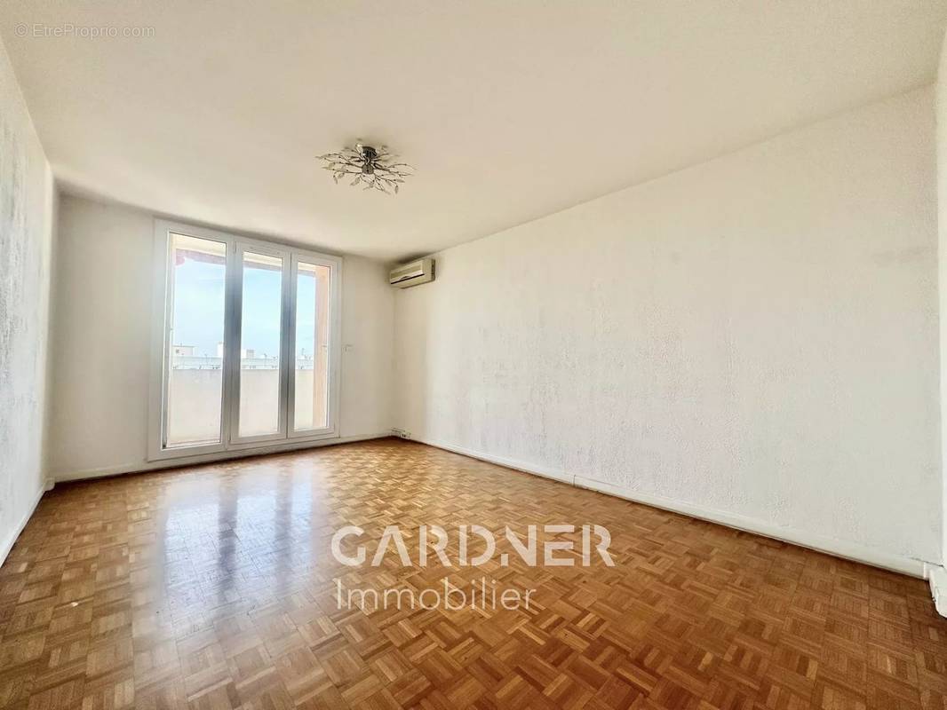 Appartement à MARSEILLE-11E