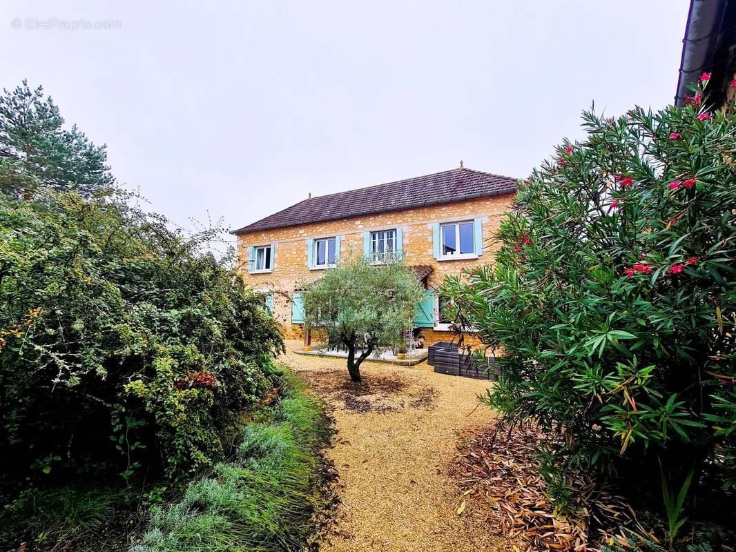 Maison à CENAC-ET-SAINT-JULIEN