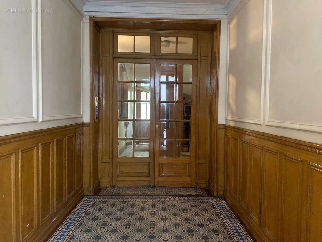 Appartement à PARIS-16E