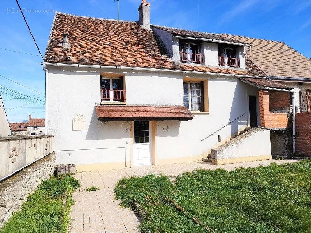 Maison à BEAUNE-LA-ROLANDE