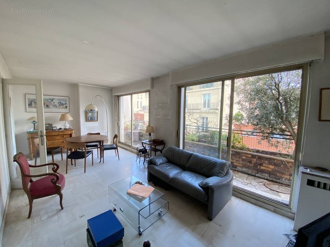 Appartement à PARIS-17E