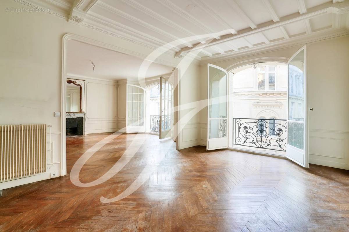 Appartement à PARIS-16E