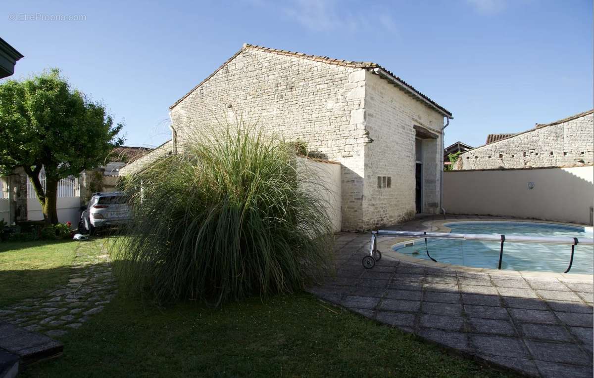 Maison à BEAUVAIS-SUR-MATHA