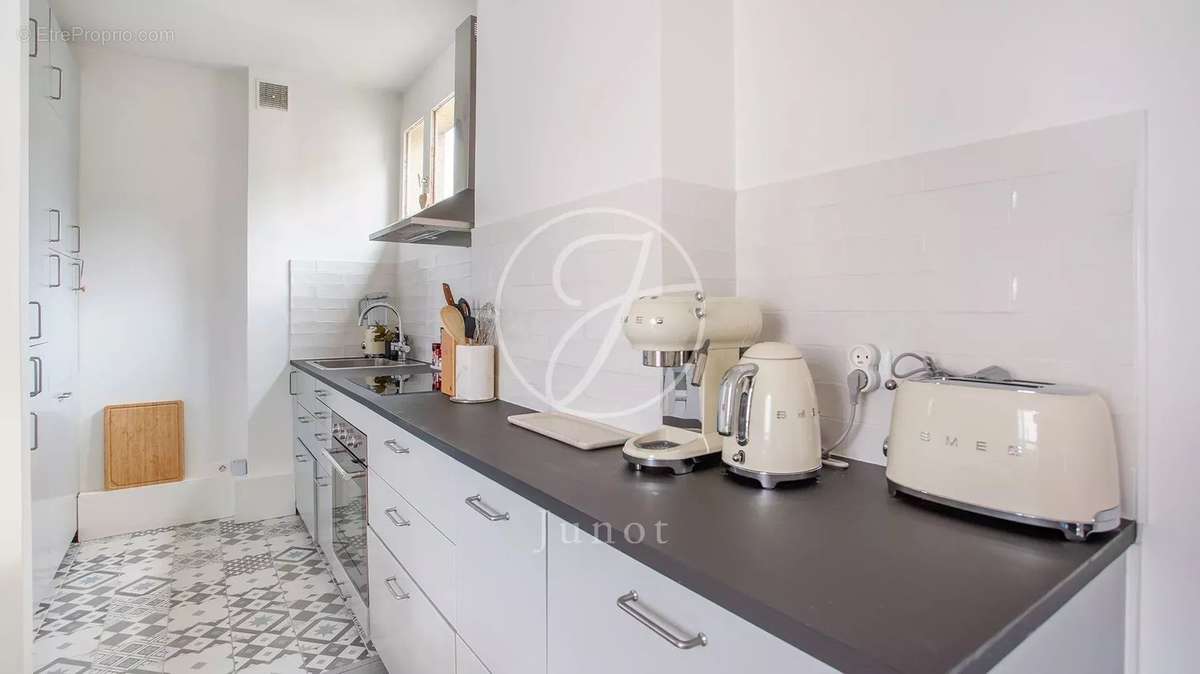 Appartement à NEUILLY-SUR-SEINE