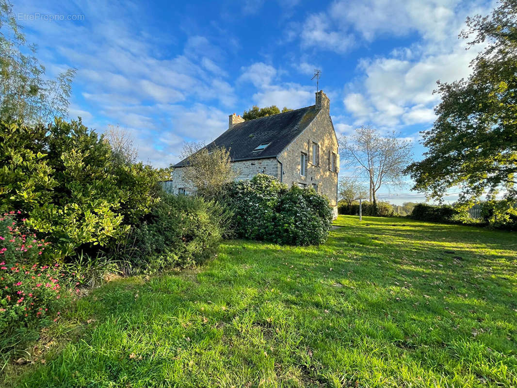 Maison à MEGRIT