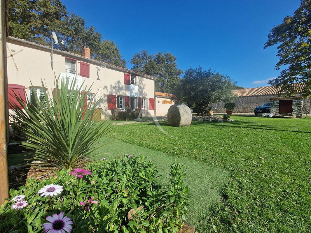 Maison à SAINT-AVAUGOURD-DES-LANDES