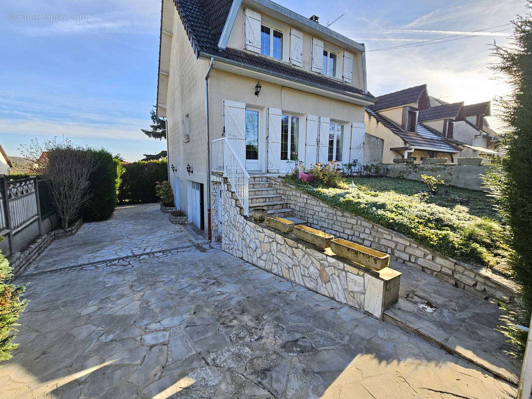 Maison à COUBRON