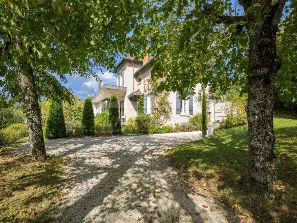 Maison à CHARBONNIERES-LES-BAINS