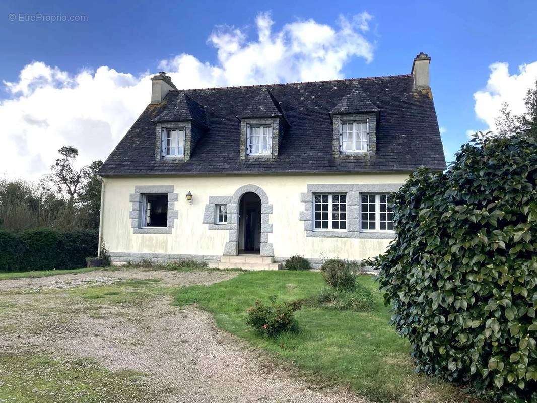 Maison à LAMPAUL-GUIMILIAU