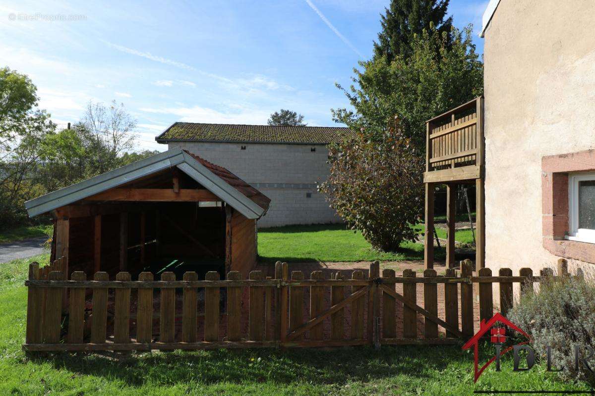 Maison à LA CHAPELLE-DEVANT-BRUYERES