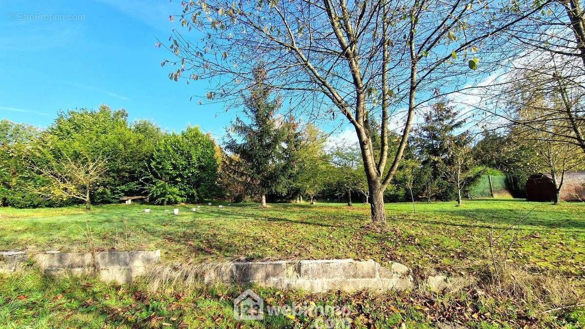 L&#039;environnement est calme et boisé - Terrain à LAON