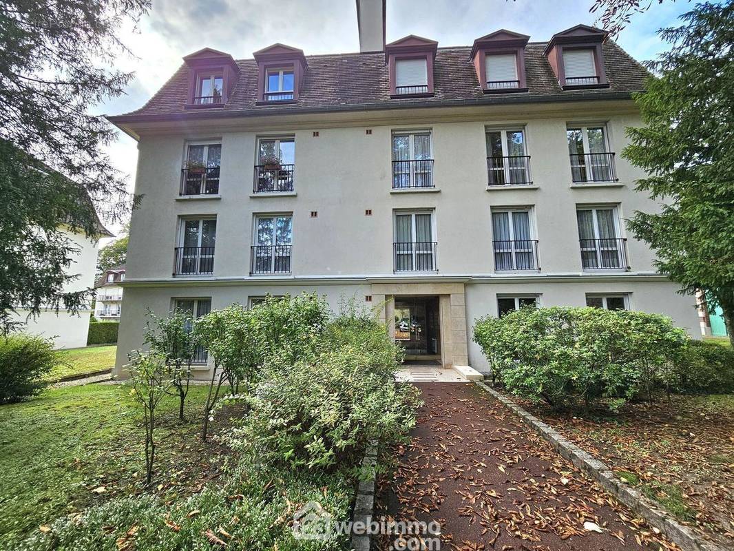 cet appartement F4 d&#039;exception vous séduira par ses beaux volumes. - Appartement à FONTAINEBLEAU