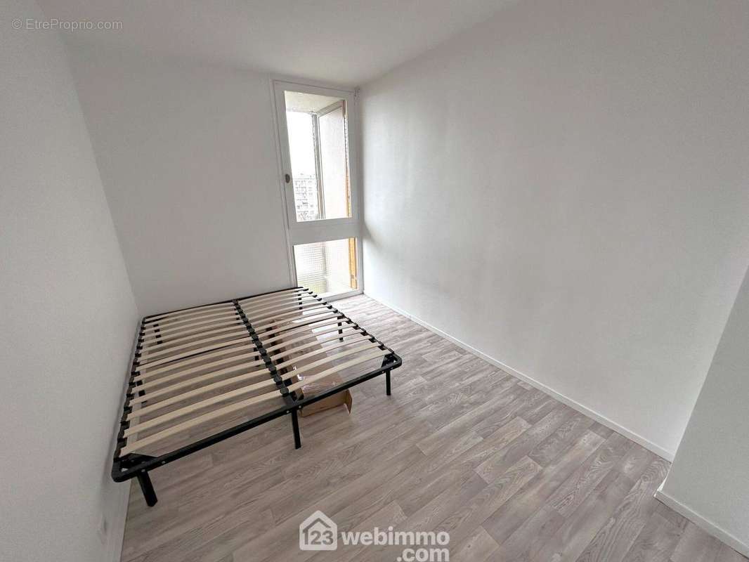 Voici la deuxième chambre. - Appartement à MELUN