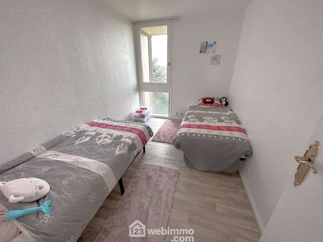 Vous disposerez de 3 chambres de 9 m² chacune. - Appartement à MELUN