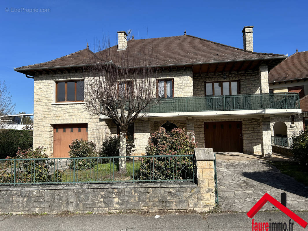 Maison à SAINT-PANTALEON-DE-LARCHE