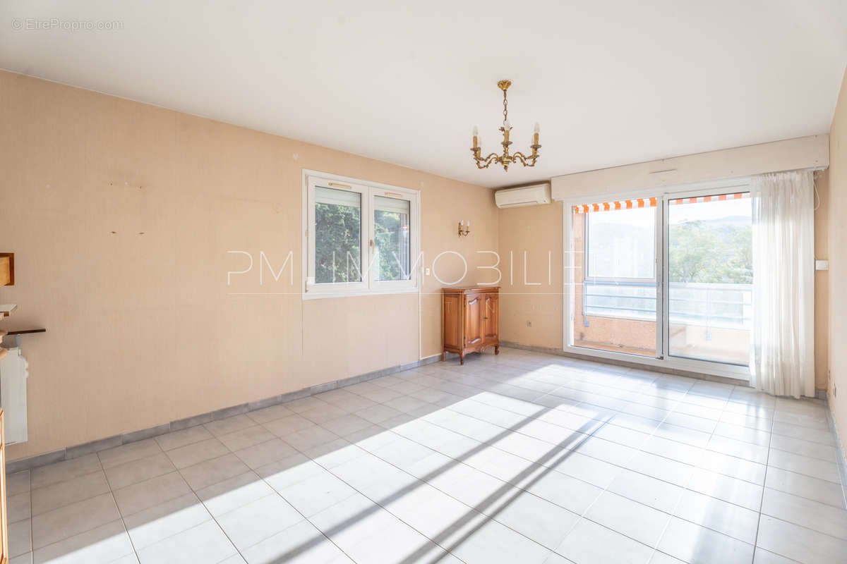 Appartement à MARSEILLE-9E