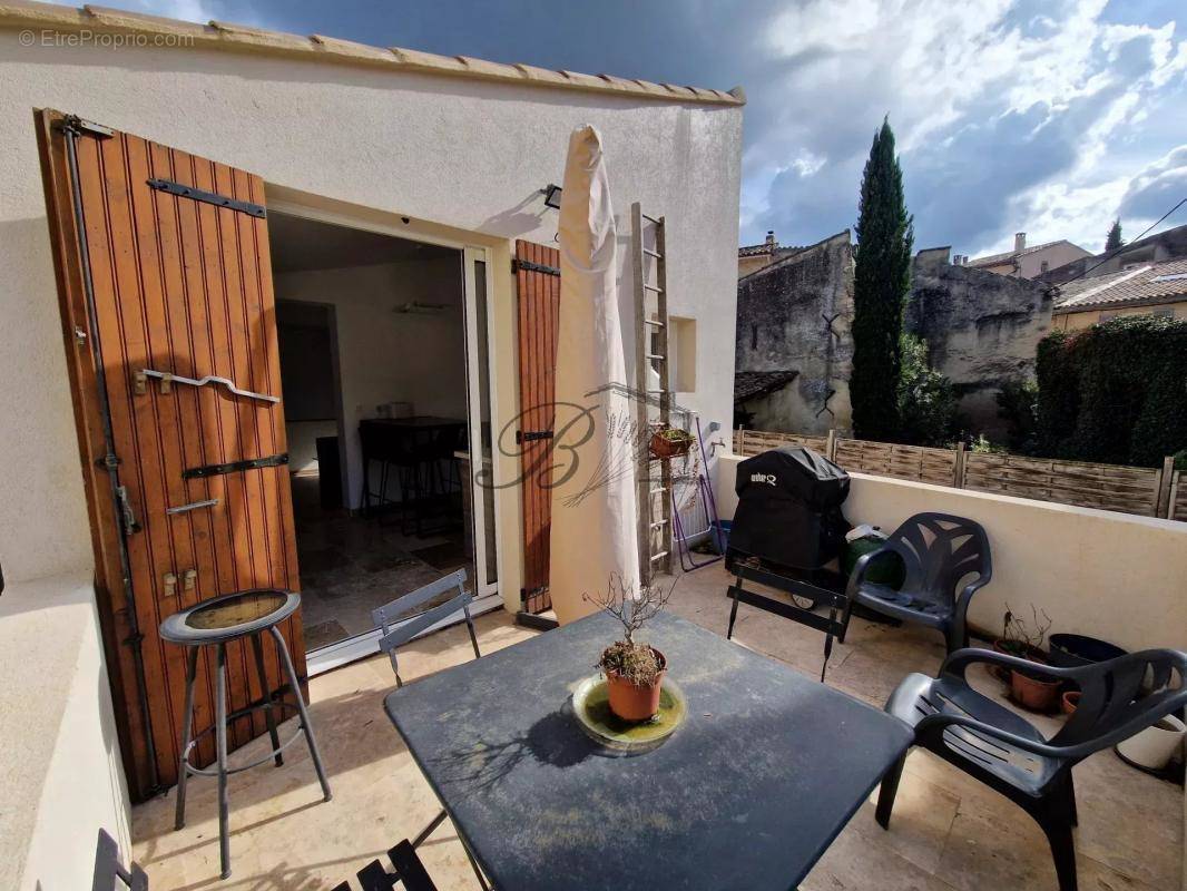 Appartement à LA BASTIDE-DES-JOURDANS