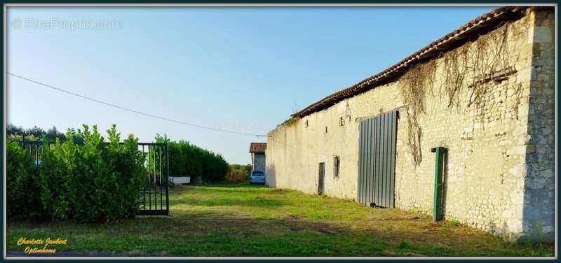 Maison à BROSSAC