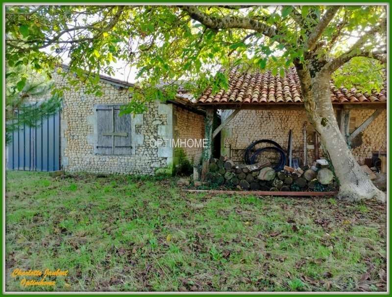 Maison à BROSSAC