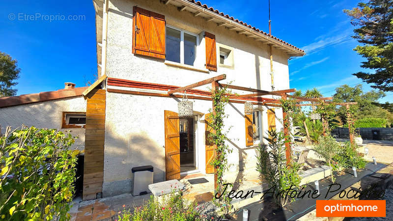 Maison à SAINTE-FOY-DE-PEYROLIERES