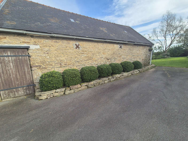 Maison à SAINT-YVI