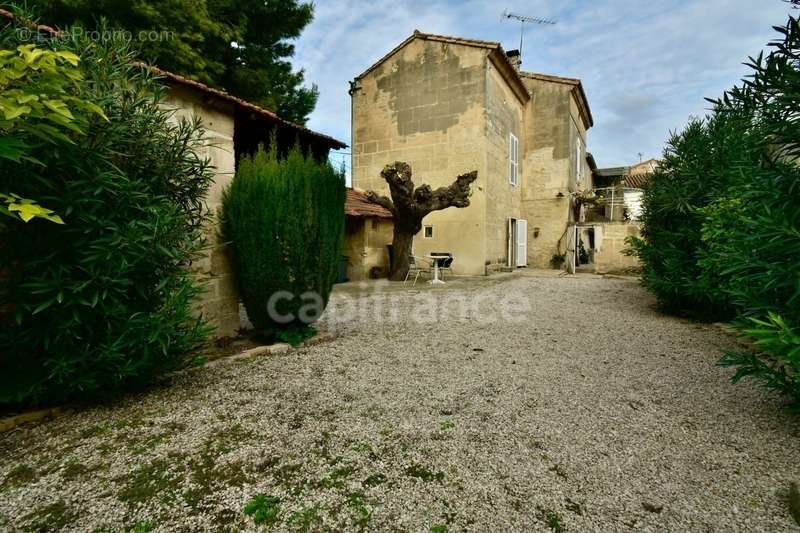 Maison à FONTVIEILLE