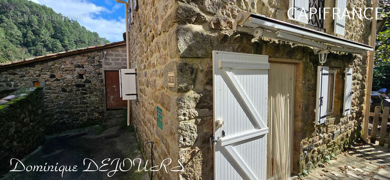 Maison à SAINT-SAUVEUR-DE-MONTAGUT