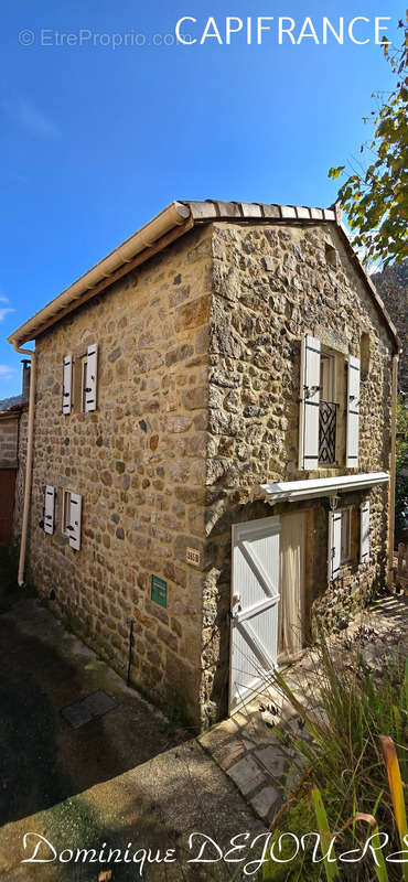 Maison à SAINT-SAUVEUR-DE-MONTAGUT