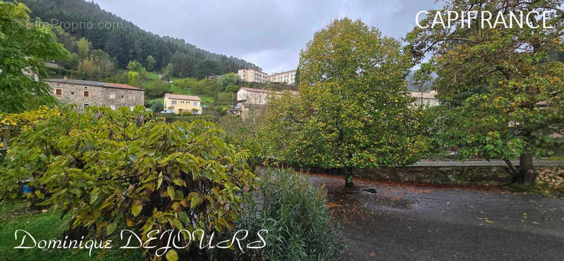 Appartement à SAINT-SAUVEUR-DE-MONTAGUT