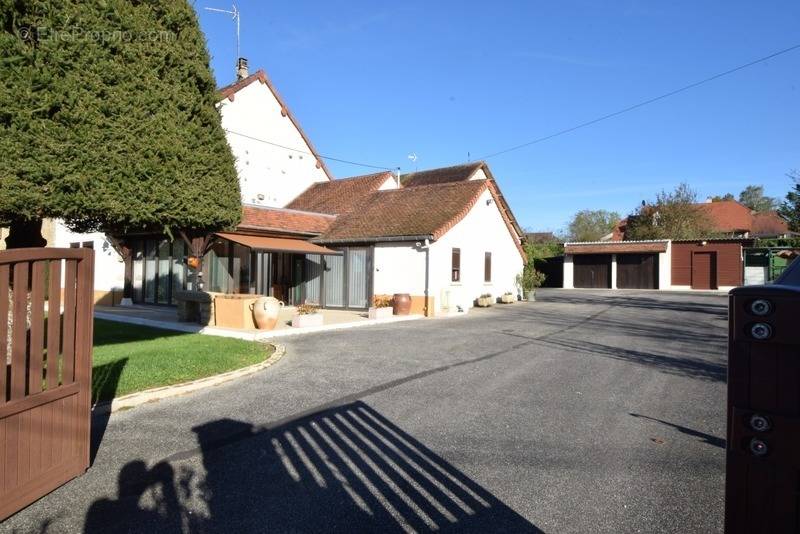 Maison à LONS-LE-SAUNIER