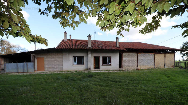 Maison à SAINT-JULIEN-SUR-REYSSOUZE