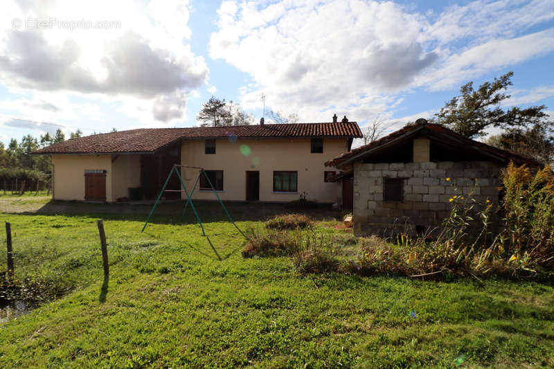 Maison à SAINT-JULIEN-SUR-REYSSOUZE