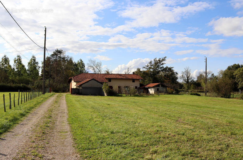 Maison à SAINT-JULIEN-SUR-REYSSOUZE