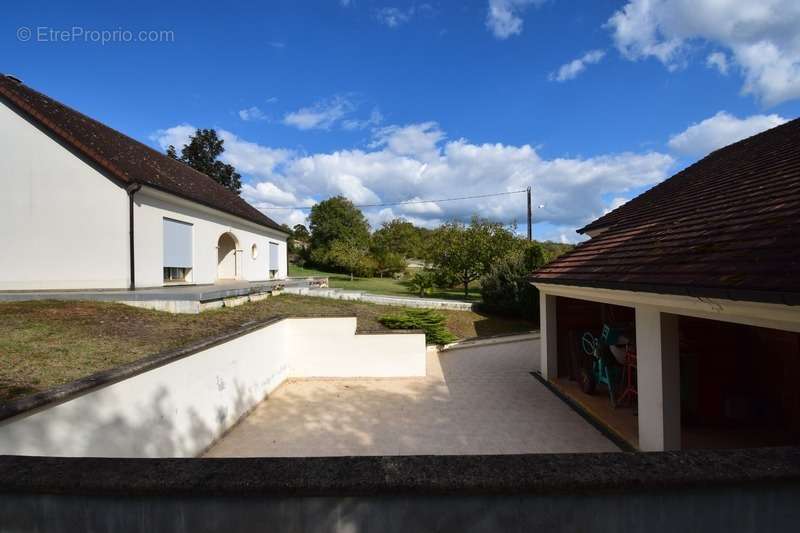 Maison à MONTGESTY