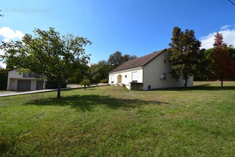 Maison à MONTGESTY