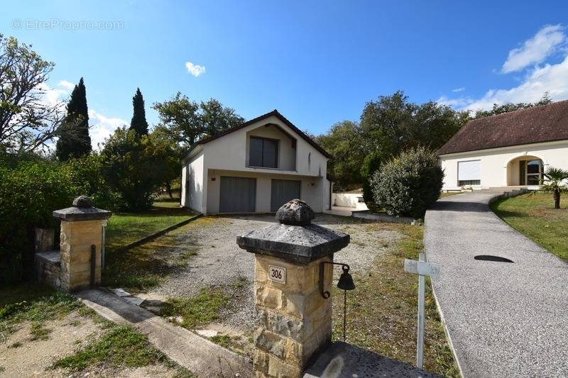 Maison à MONTGESTY