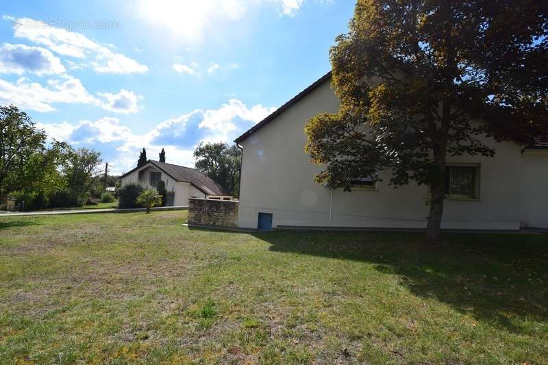 Maison à MONTGESTY