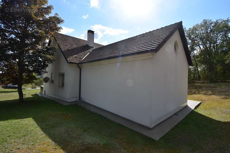 Maison à MONTGESTY