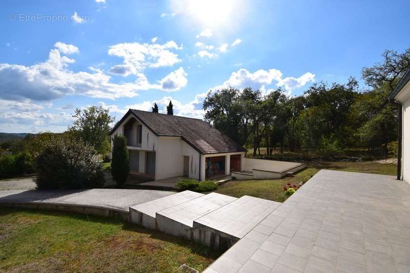 Maison à MONTGESTY