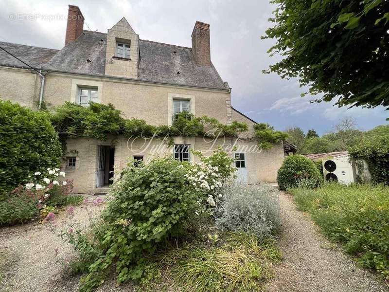 Maison à COURCAY