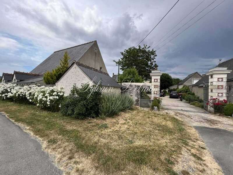 Maison à COURCAY