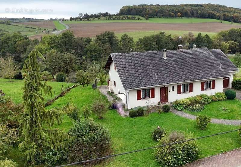 Maison à NEUNKIRCHEN-LES-BOUZONVILLE