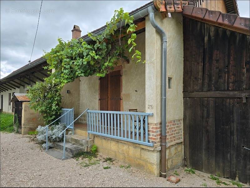 Maison à FRONTENAUD